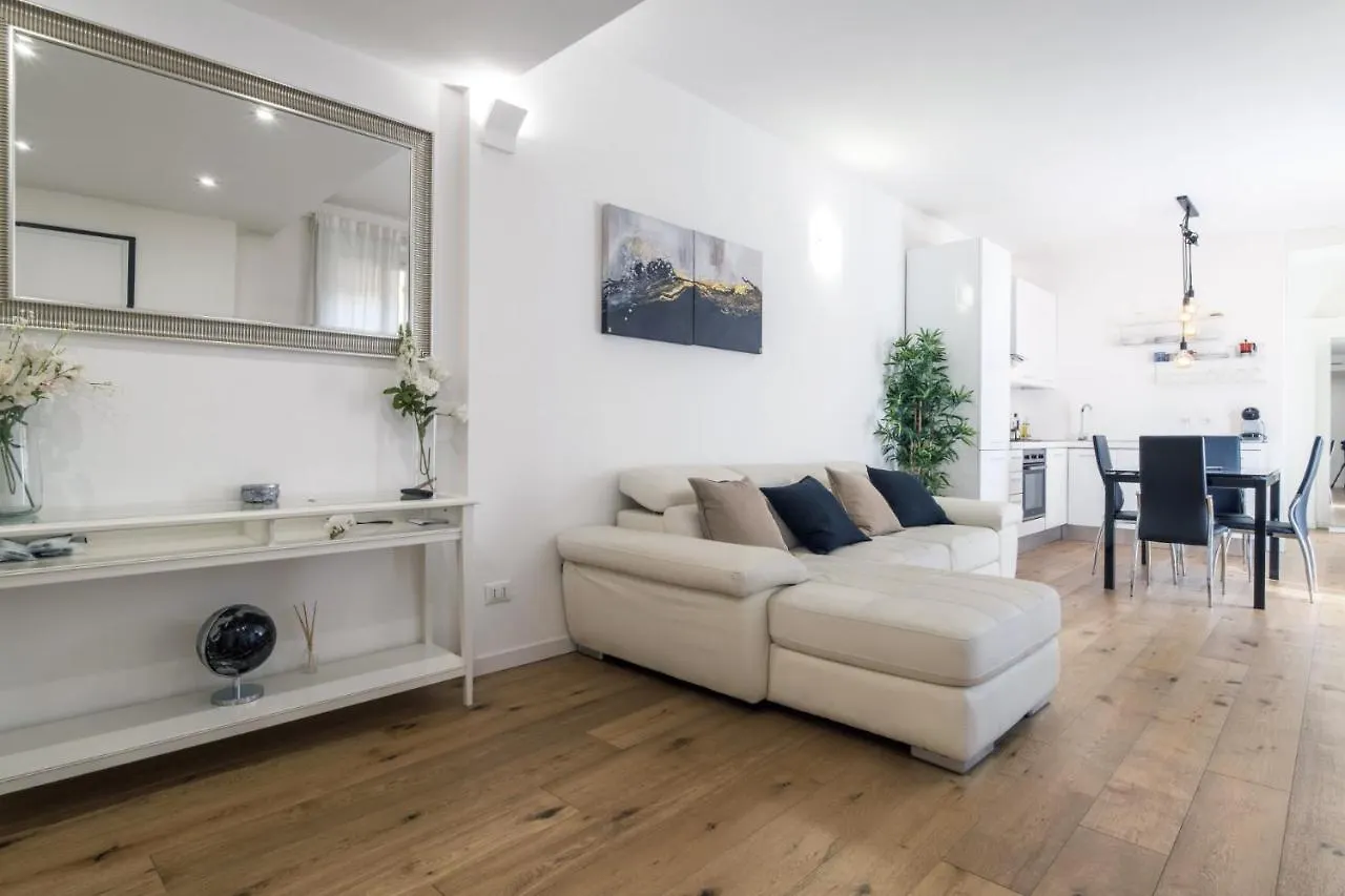 Easylife - Elegante Dimora A Due Minuti Dal Duomo Lejlighed Milano Italien