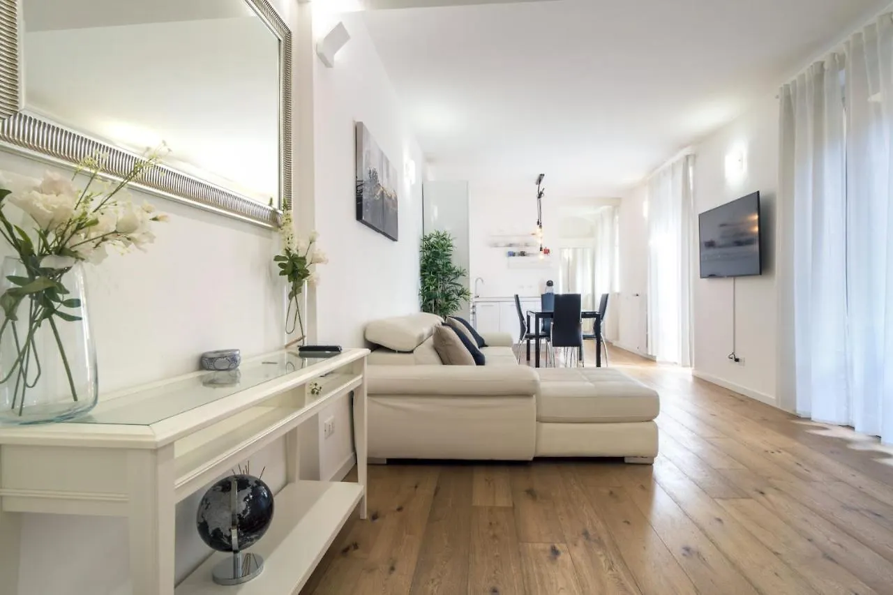 Easylife - Elegante Dimora A Due Minuti Dal Duomo Lejlighed Milano