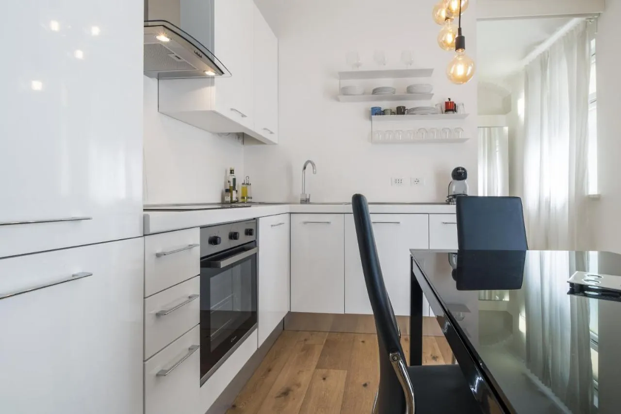 Easylife - Elegante Dimora A Due Minuti Dal Duomo Lejlighed Milano 0*,  Italien