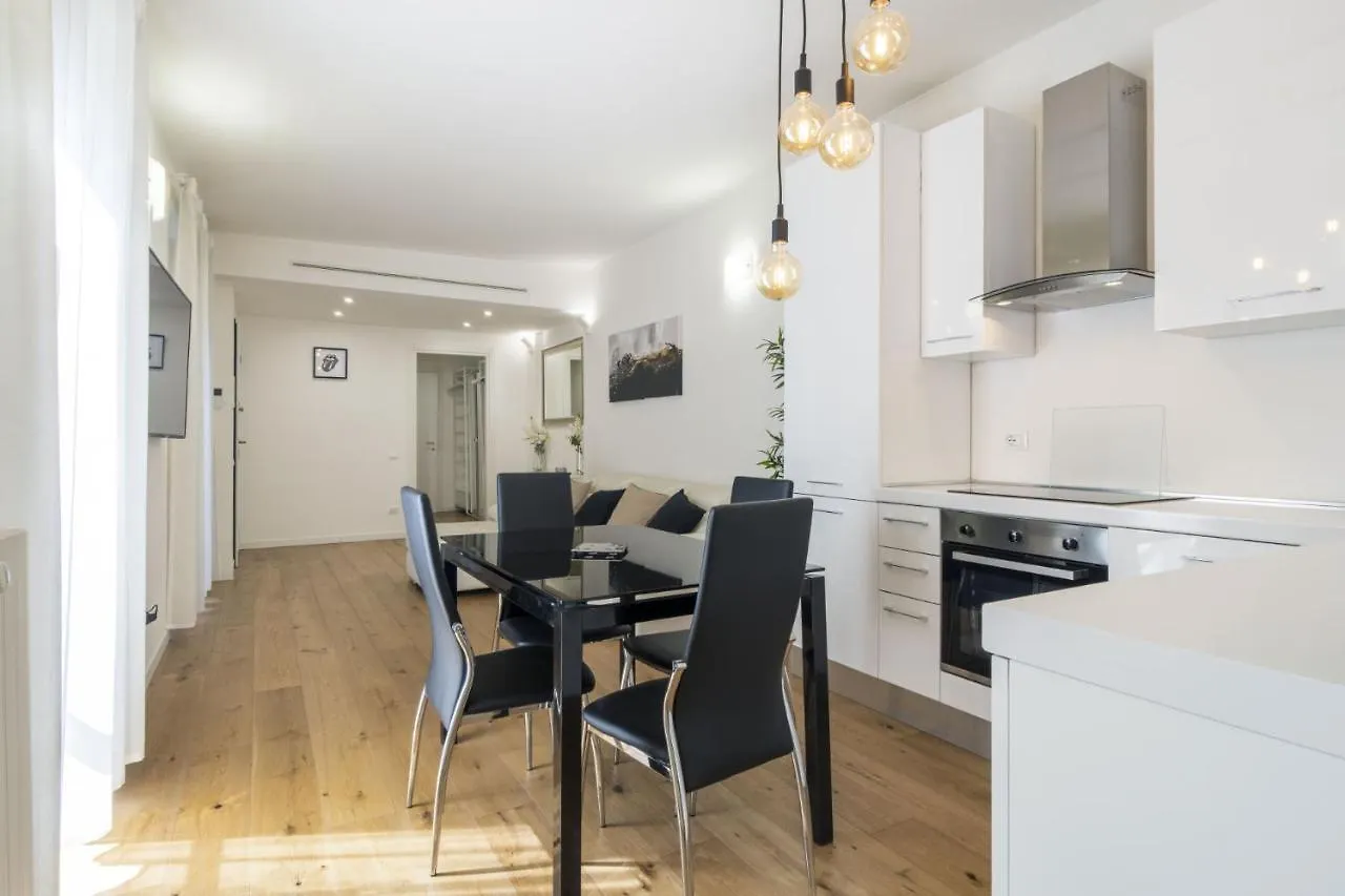 Easylife - Elegante Dimora A Due Minuti Dal Duomo Lägenhet Milano